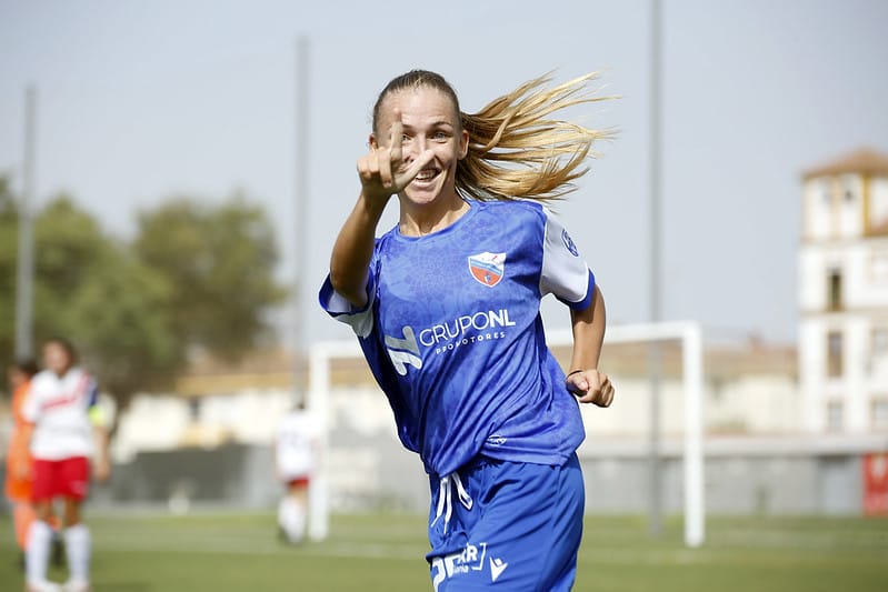 Grupo NL Promotores y el CFF Dos Hermanas: compromiso con el fútbol femenino